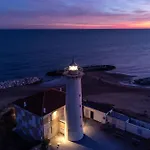 Welcoming Seaside Flat Ideal For 6 Guests
